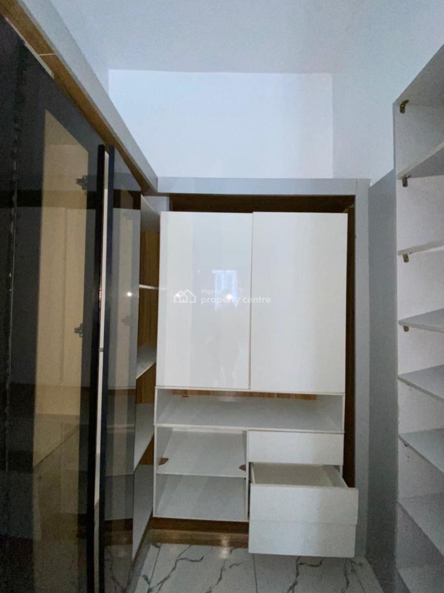 Standard and Spacious Master Bedroom, Royal Pine Estate Orchard Road, Lekki, Lagos, Flat / Apartment for Rent