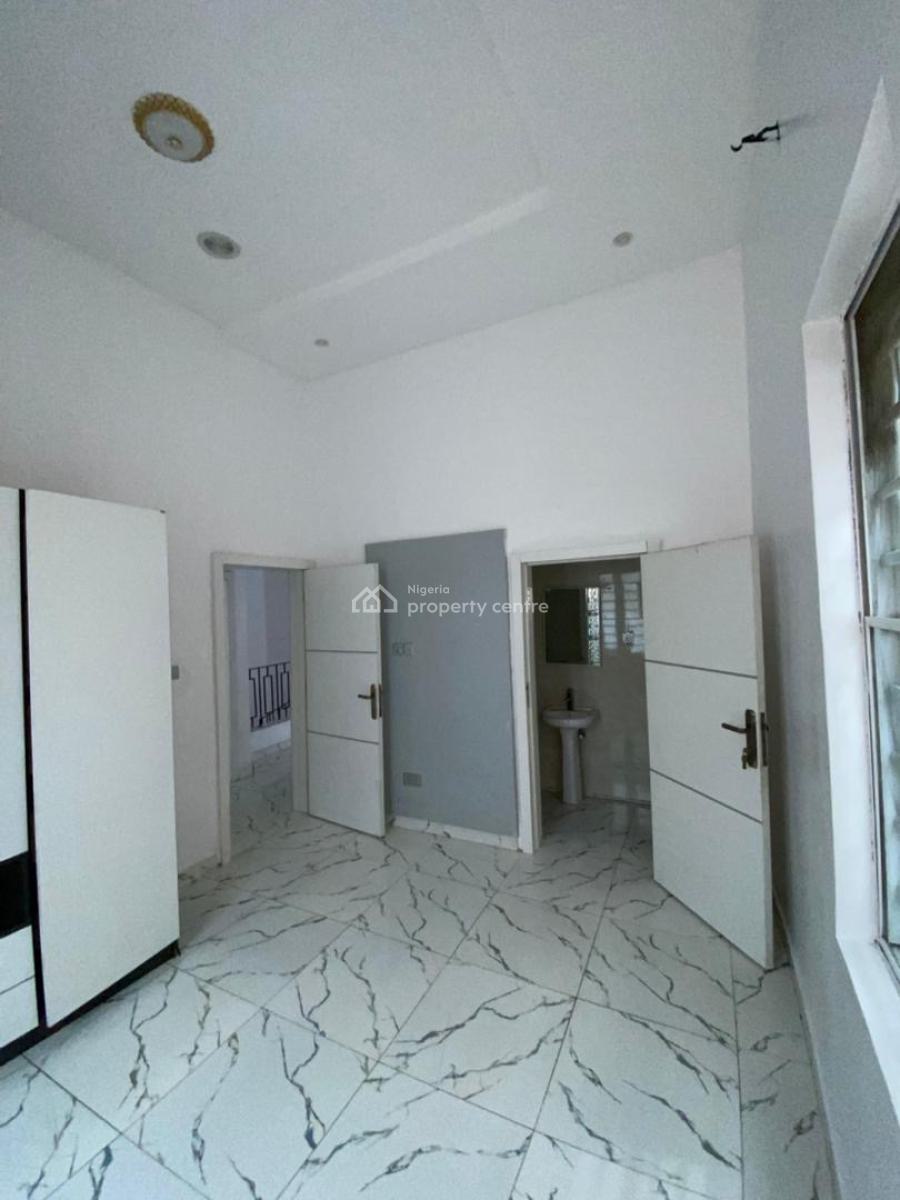Standard and Spacious Semi Master Bathroom, Lekki, Lagos, Flat / Apartment for Rent