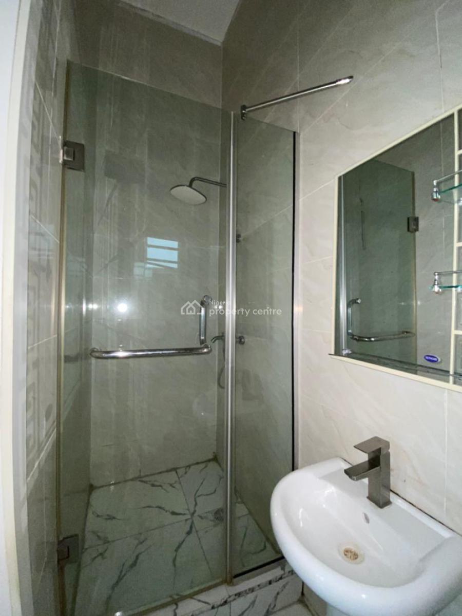 Standard and Spacious Semi Master Bathroom, Lekki, Lagos, Flat / Apartment for Rent
