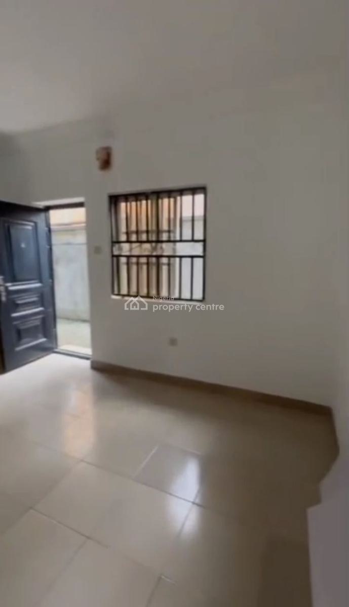 Massive (spacious) Clean Miniflat, Thomas, Ajiwe, Ajah, Lagos, Mini Flat (room and Parlour) for Rent