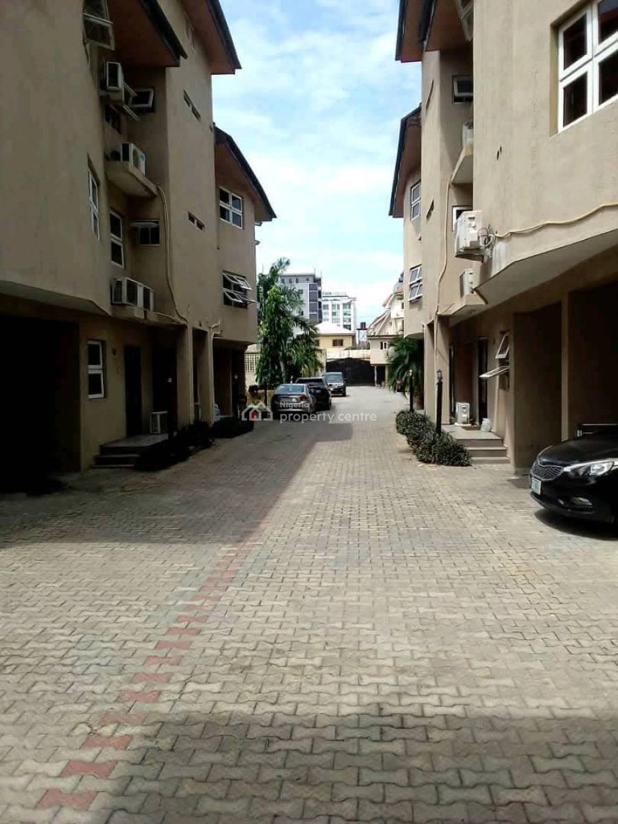 Mini Court with 15 Apartments and 2duplex Sitting on 2396sqm, Oniru, Victoria Island (vi), Lagos, House for Sale