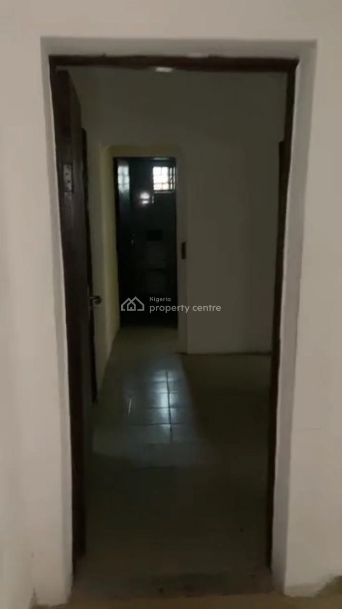 3 Bedroom Ground Floor in a Prime Estate 3 Toilet+2 Bedroom, Gbagada, Lagos, Flat / Apartment for Rent