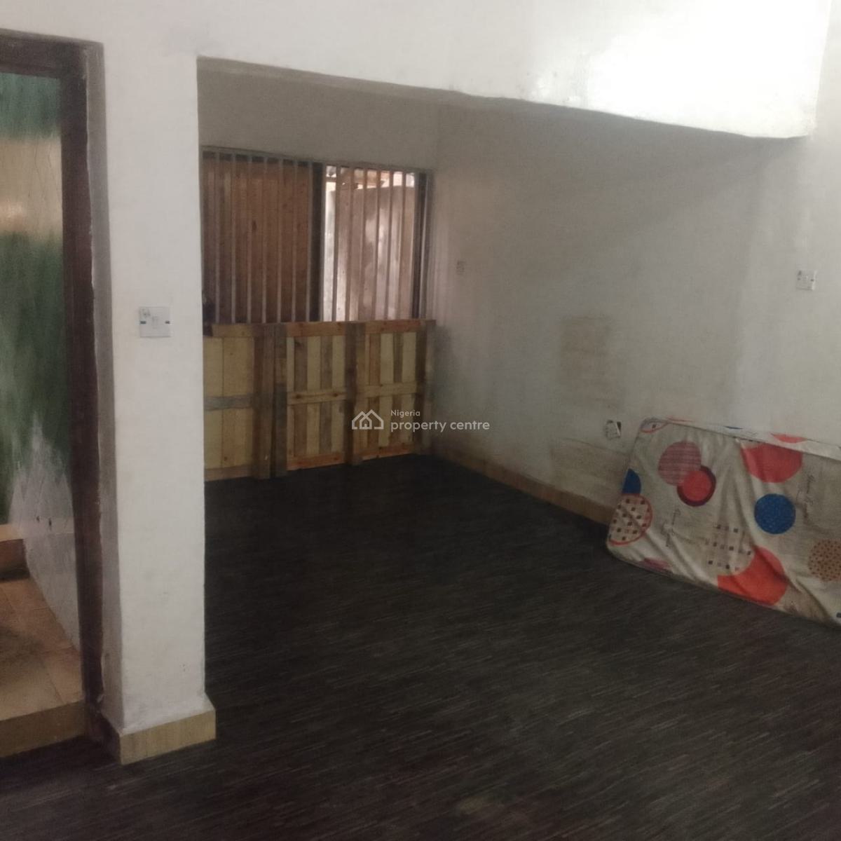 *self Service 3 Bedrooms Flat on The Groundfloor Ins, Osapa, Lekki, Lagos, Flat / Apartment for Rent