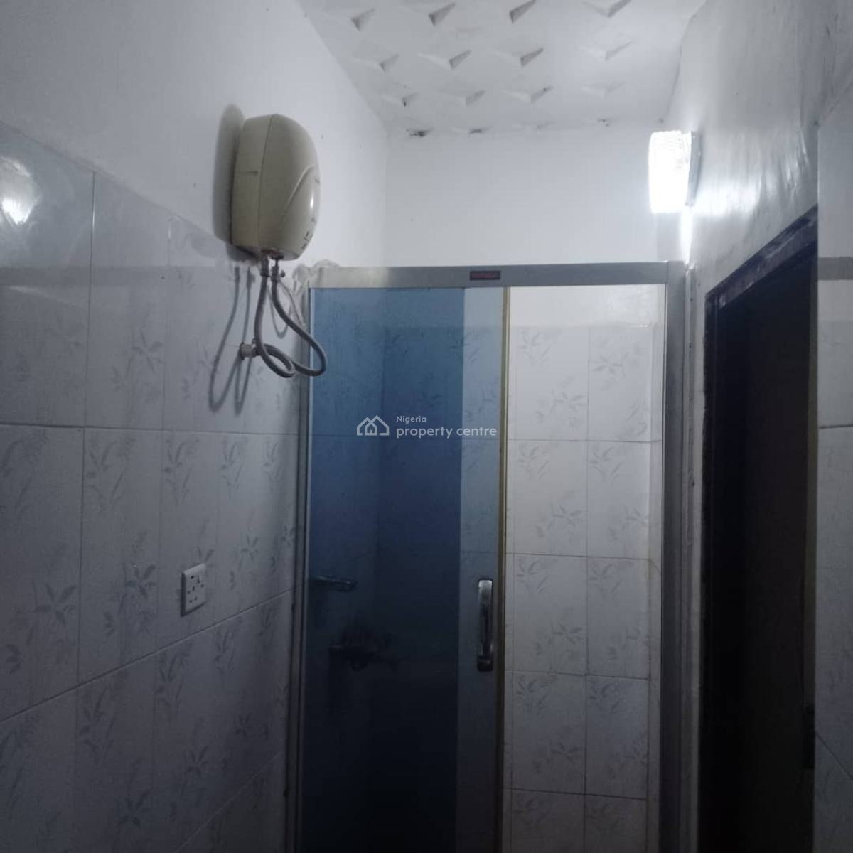 *self Service 3 Bedrooms Flat on The Groundfloor Ins, Osapa, Lekki, Lagos, Flat / Apartment for Rent