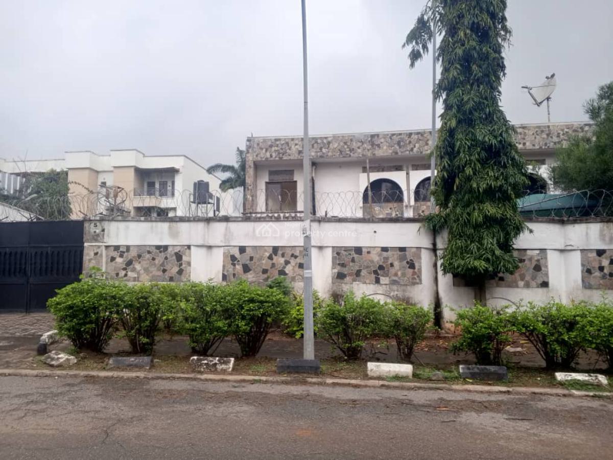 2,500sqm Land Size with Old Building on It, Nice Location at Maitama, Maitama District, Abuja, Detached Duplex for Sale