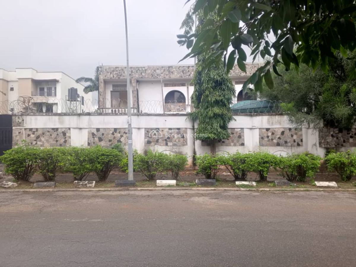 2,500sqm Land Size with Old Building on It, Nice Location at Maitama, Maitama District, Abuja, Detached Duplex for Sale