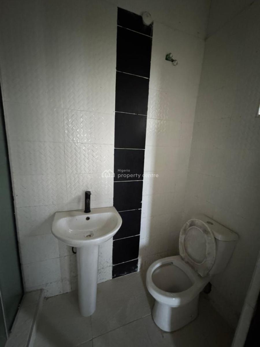 Spacious Serviced 2 Bedroom Apartment, Osapa/agungi, Osapa, Lekki, Lagos, Flat / Apartment for Rent
