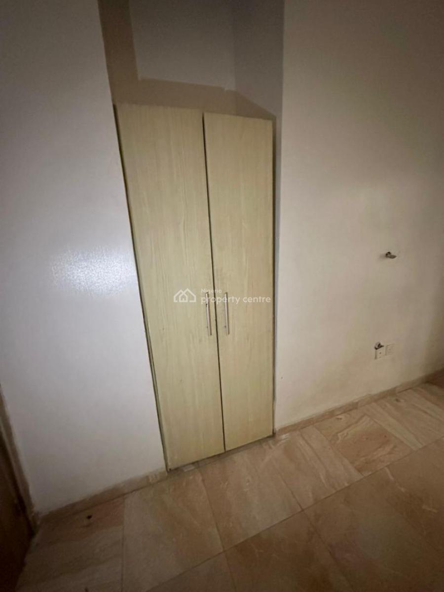 a Room in a Shared Apartment Sharing Only Kitchen Downstairs, Osapa London Lekki Lagos, Osapa, Lekki, Lagos, Self Contain (single Rooms) for Rent