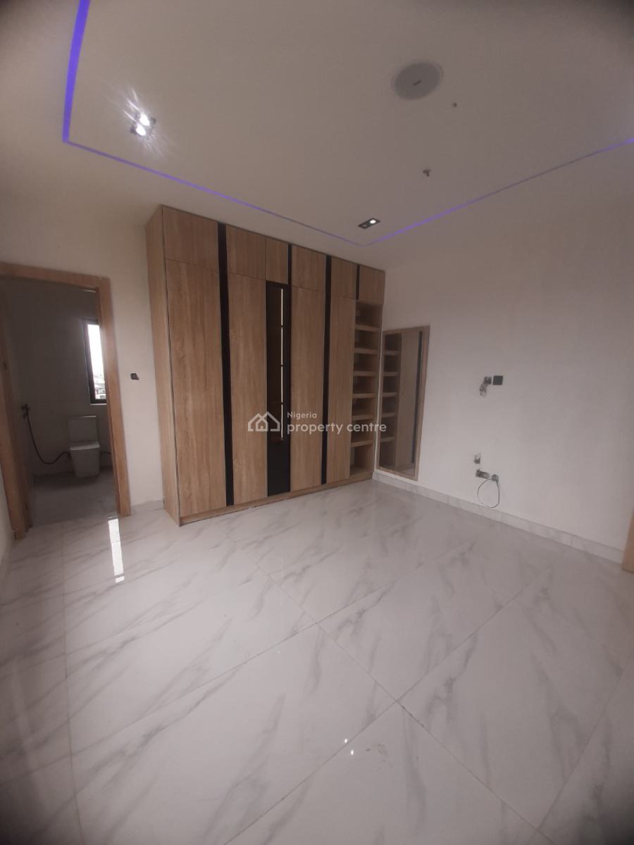 Newly Built and Serviced with 24/7 Power Supply 2 Bedroom En-suite Fla, Lekki Phase 1, Lekki, Lagos, Flat / Apartment for Rent