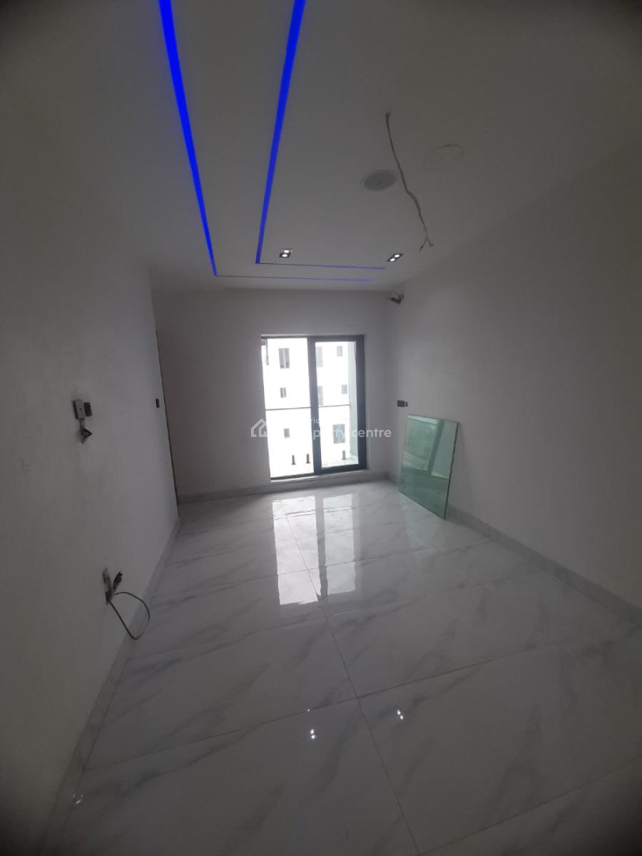 Newly Built and Serviced with 24/7 Power Supply 2 Bedroom En-suite Fla, Lekki Phase 1, Lekki, Lagos, Flat / Apartment for Rent
