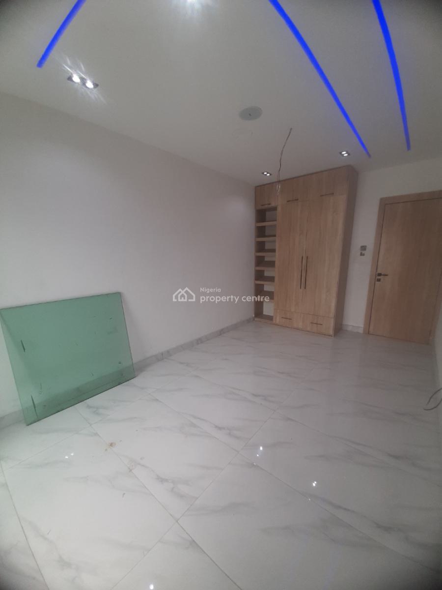 Newly Built and Serviced with 24/7 Power Supply 2 Bedroom En-suite Fla, Lekki Phase 1, Lekki, Lagos, Flat / Apartment for Rent