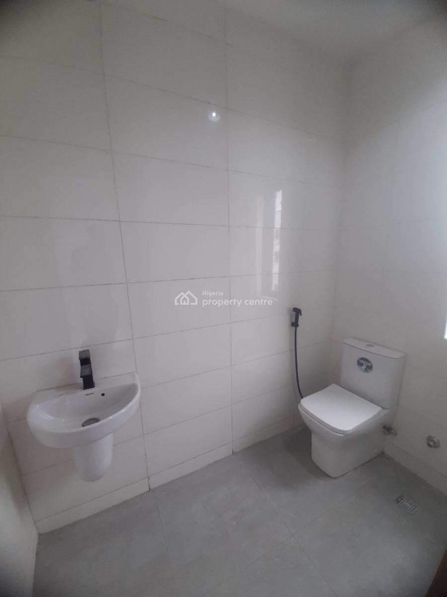 Newly Built and Serviced with 24/7 Power Supply 2 Bedroom En-suite Fla, Lekki Phase 1, Lekki, Lagos, Flat / Apartment for Rent