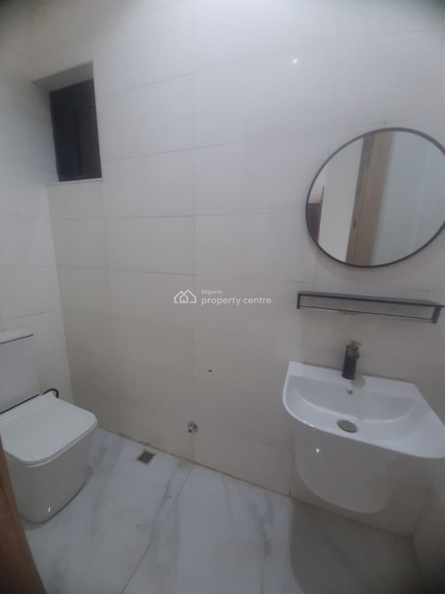 Newly Built and Serviced with 24/7 Power Supply 2 Bedroom En-suite Fla, Lekki Phase 1, Lekki, Lagos, Flat / Apartment for Rent