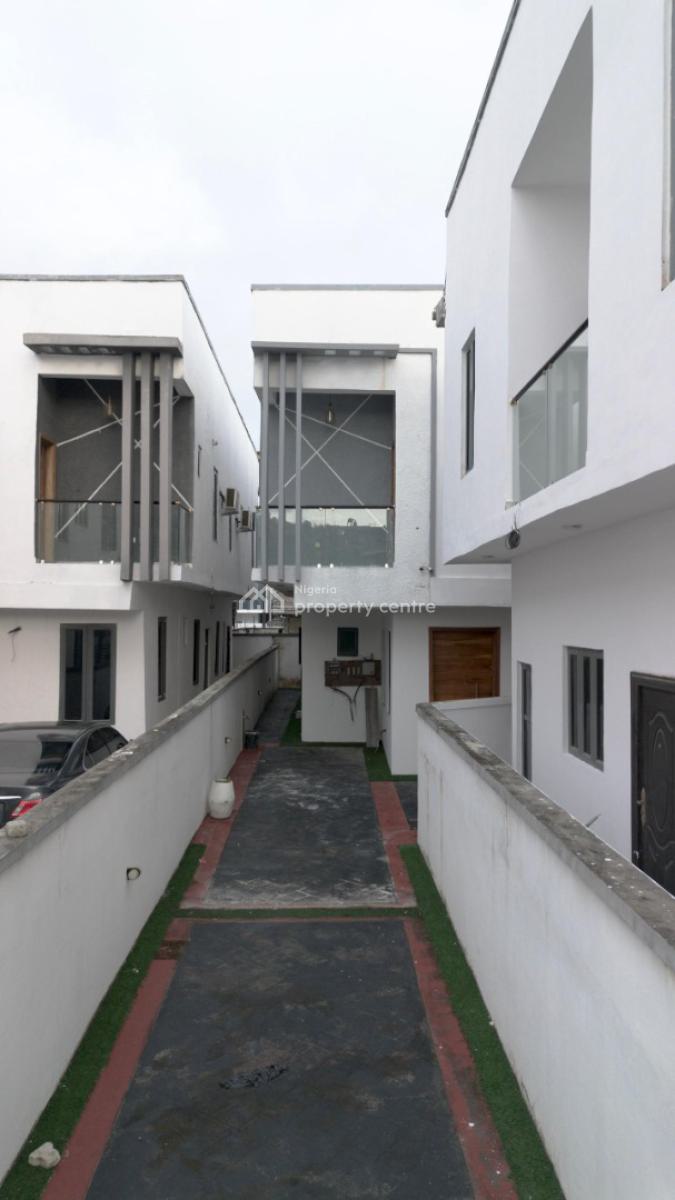 Distress 4 Bedroom Semi Detached Duplex, Ologolo, Ologolo, Lekki, Lagos, Semi-detached Duplex for Sale