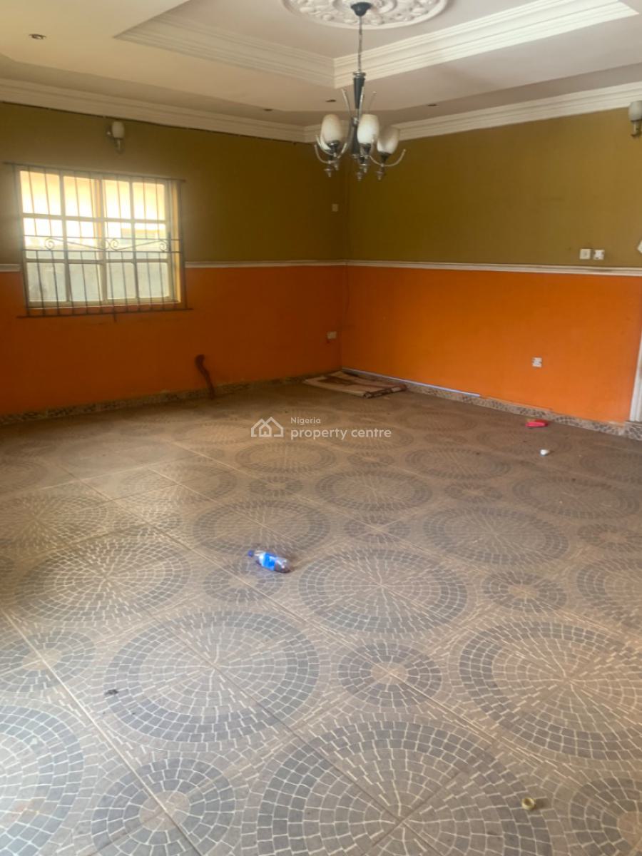 Decent Bungalow in a Good Location, Kola Oladejo Street, Odogunyan, Ikorodu, Lagos, Detached Bungalow for Sale