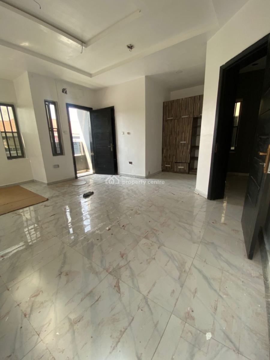 Standard and Well Maintained One Bed Room, 12 Off Adeola, Osapa, Lekki, Lagos, Mini Flat (room and Parlour) for Rent