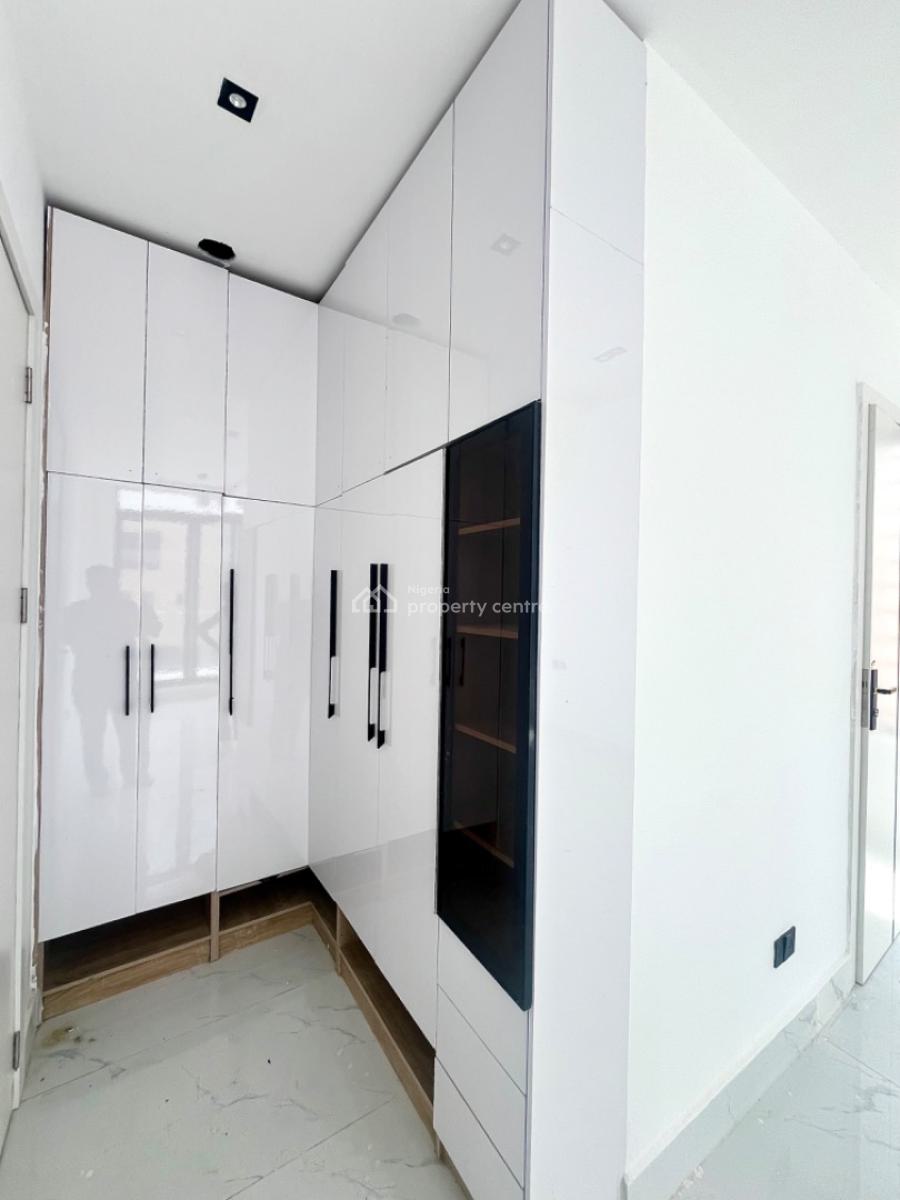 Beautiful 2 Bed Apartment with Gym, Lekki Phase 1, Lekki, Lagos, Flat / Apartment for Sale