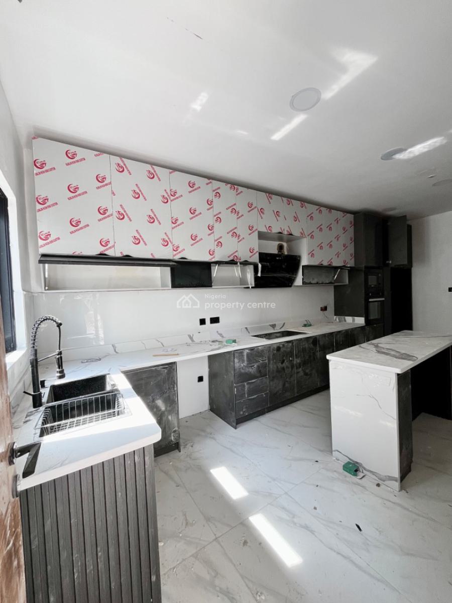 Contemporary 2 Bedroom Apartment with S/pool  & Gym, Lekki Phase 1, Lekki, Lagos, Flat / Apartment for Sale