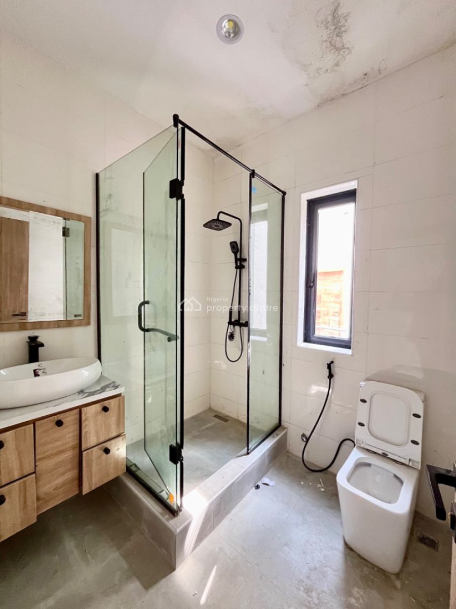 Contemporary 2 Bedroom Apartment with S/pool  & Gym, Lekki Phase 1, Lekki, Lagos, Flat / Apartment for Sale