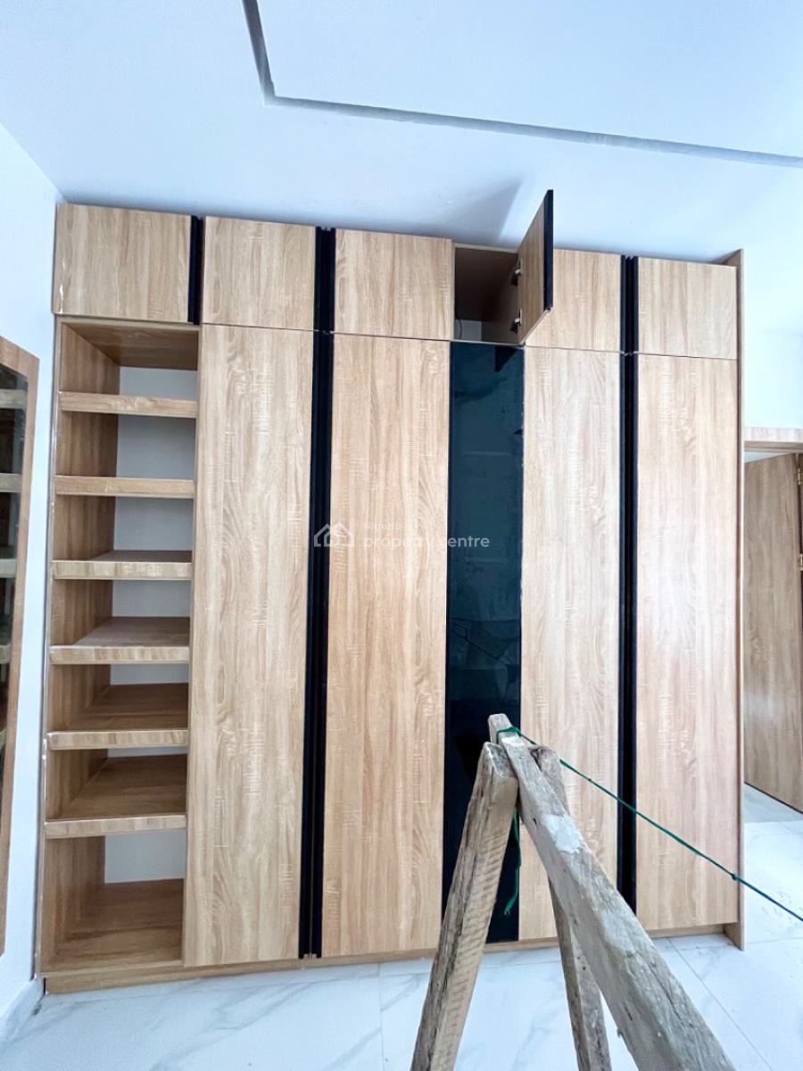 Contemporary 2 Bedroom Apartment with S/pool  & Gym, Lekki Phase 1, Lekki, Lagos, Flat / Apartment for Sale