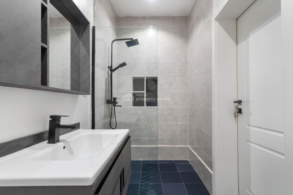 Luxury 2 Bedroom Apartment, with a Swimming Pool and a Gym., Off Admiralty Way, Lekki Phase 1, Lekki, Lagos, Flat / Apartment Short Let