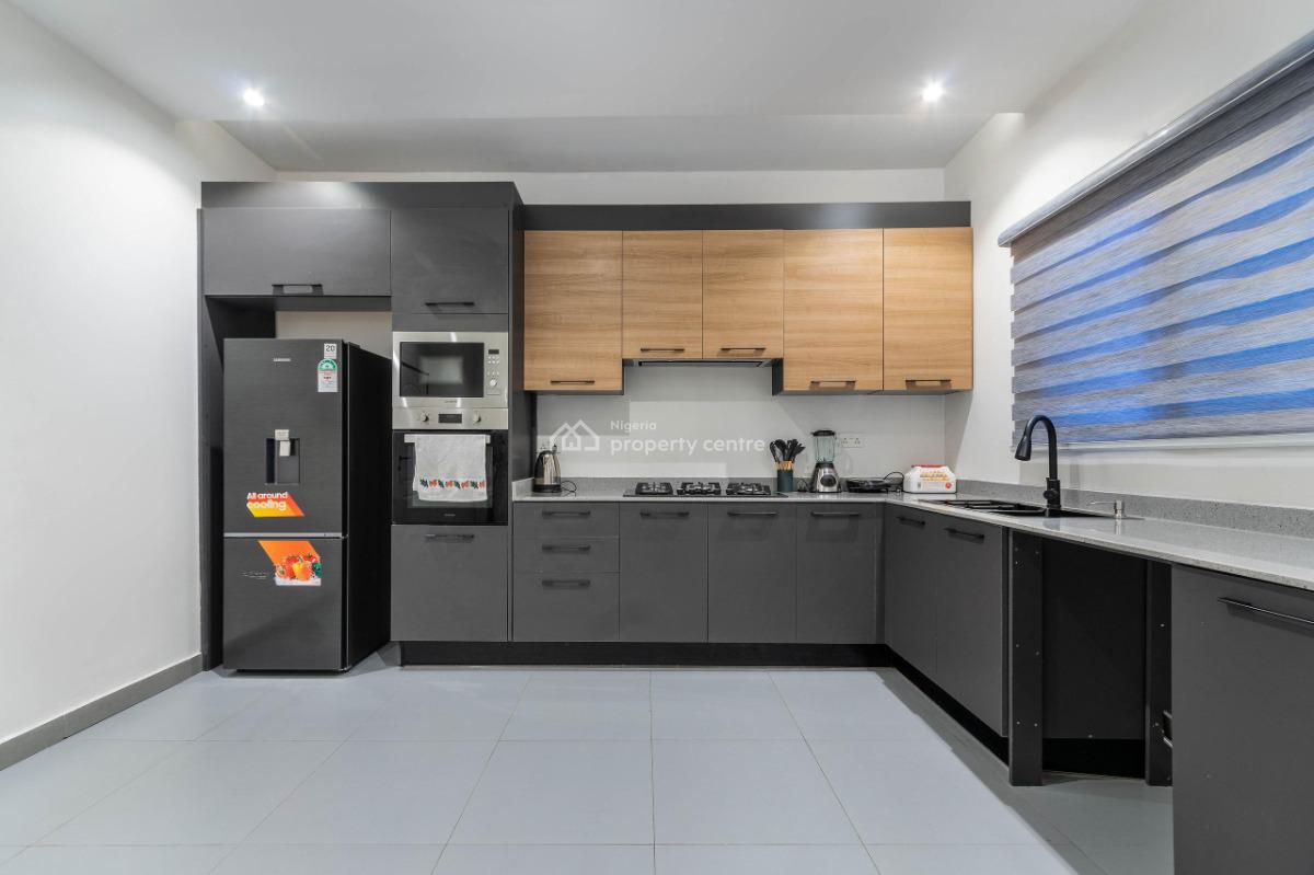 Luxury 2 Bedroom Apartment, with a Swimming Pool and a Gym., Off Admiralty Way, Lekki Phase 1, Lekki, Lagos, Flat / Apartment Short Let