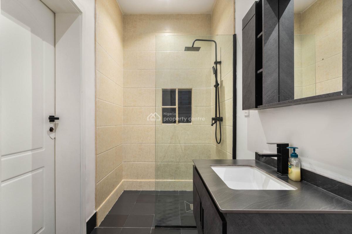 Luxury 2 Bedroom Apartment, with a Swimming Pool and a Gym., Off Admiralty Way, Lekki Phase 1, Lekki, Lagos, Flat / Apartment Short Let