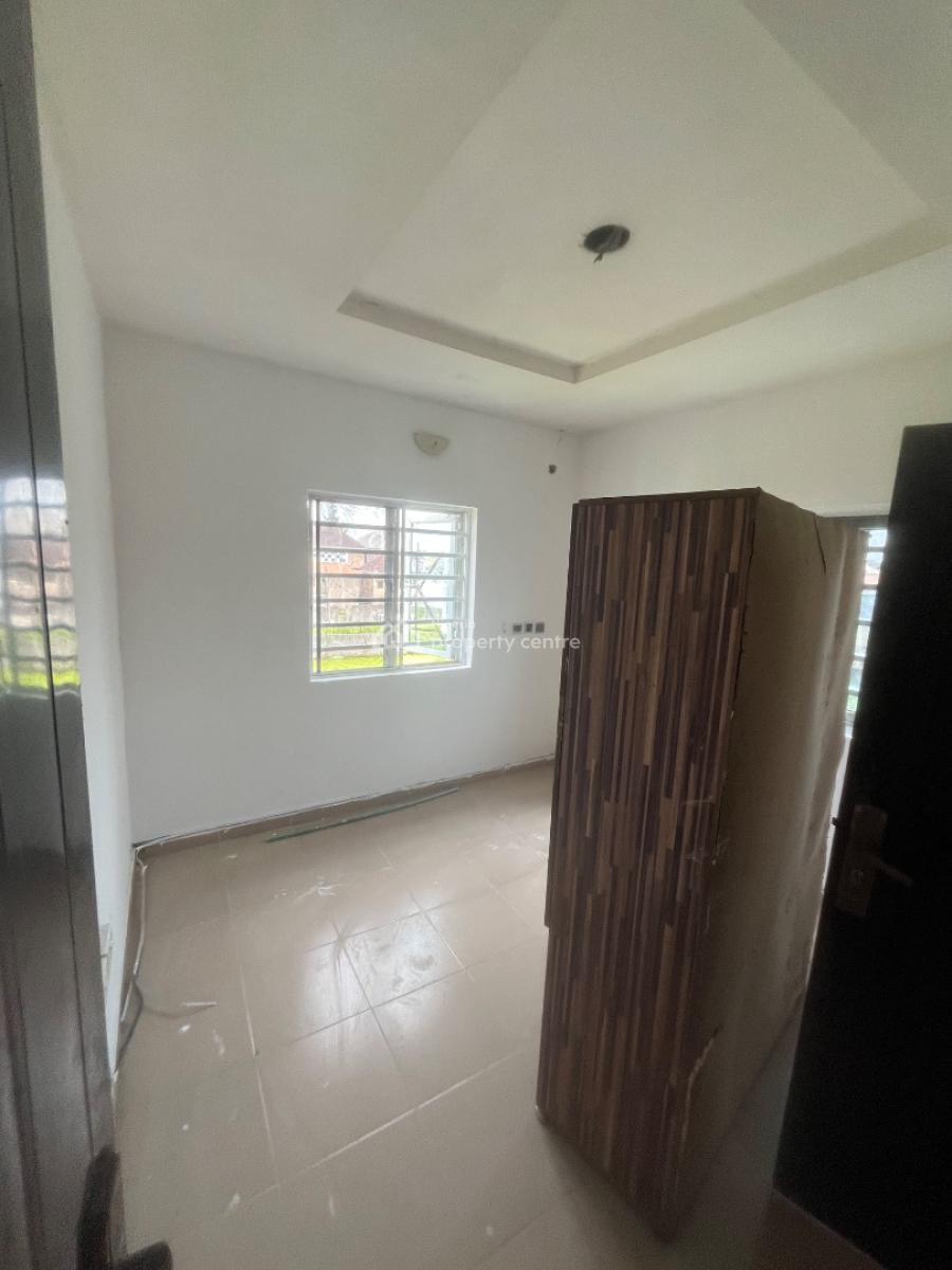 Luxury Beautiful 2bedroom Flat Upper Floor, Mobil Road Ilaje, Ajah, Lagos, Flat / Apartment for Rent