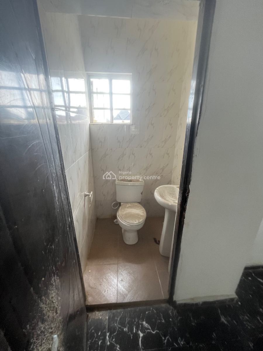 Luxury Beautiful 2bedroom Flat Upper Floor, Mobil Road Ilaje, Ajah, Lagos, Flat / Apartment for Rent