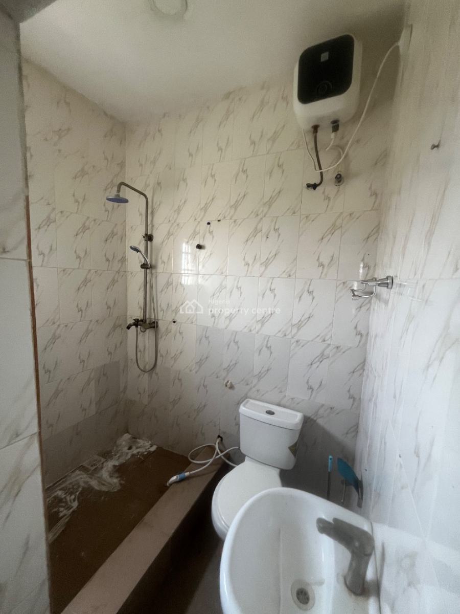 Luxury Beautiful 2bedroom Flat Upper Floor, Mobil Road Ilaje, Ajah, Lagos, Flat / Apartment for Rent