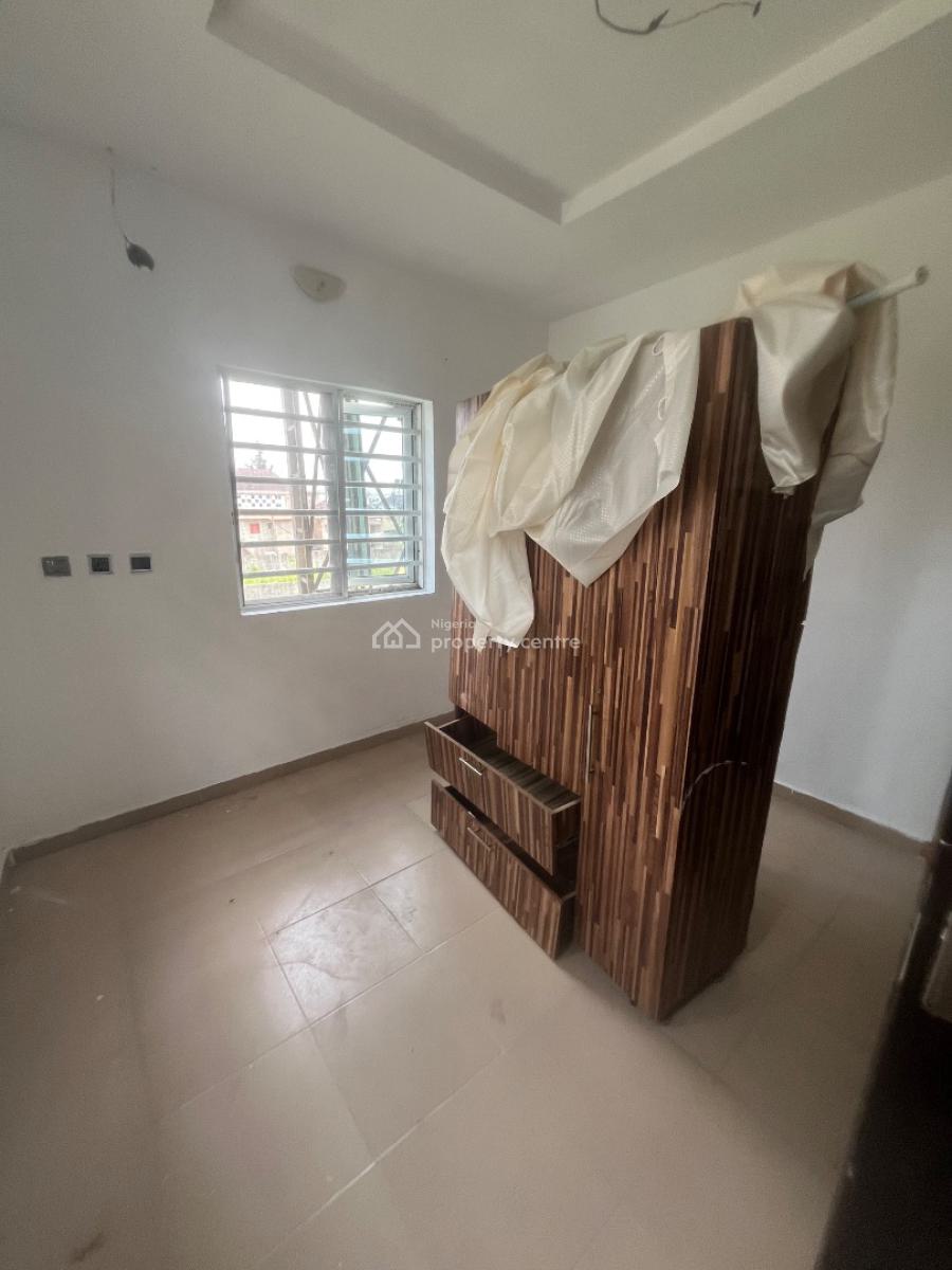 Luxury Beautiful 2bedroom Flat Upper Floor, Mobil Road Ilaje, Ajah, Lagos, Flat / Apartment for Rent