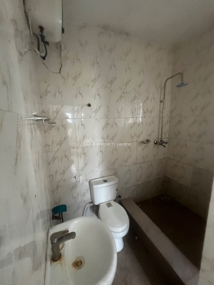 Luxury Beautiful 2bedroom Flat Upper Floor, Mobil Road Ilaje, Ajah, Lagos, Flat / Apartment for Rent