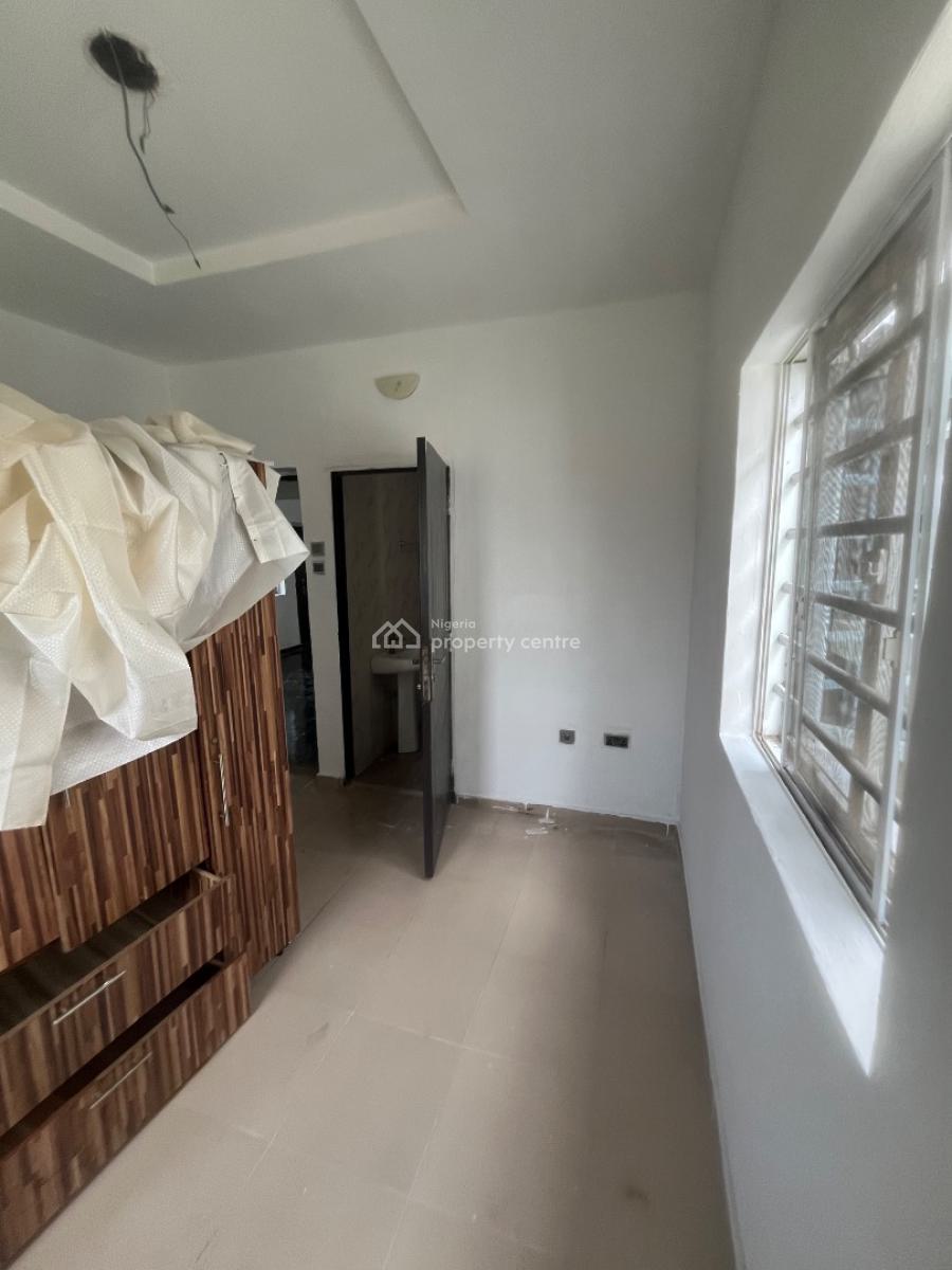 Luxury Beautiful 2bedroom Flat Upper Floor, Mobil Road Ilaje, Ajah, Lagos, Flat / Apartment for Rent
