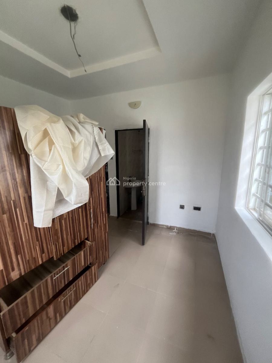 Luxury Beautiful 2bedroom Flat Upper Floor, Mobil Road Ilaje, Ajah, Lagos, Flat / Apartment for Rent