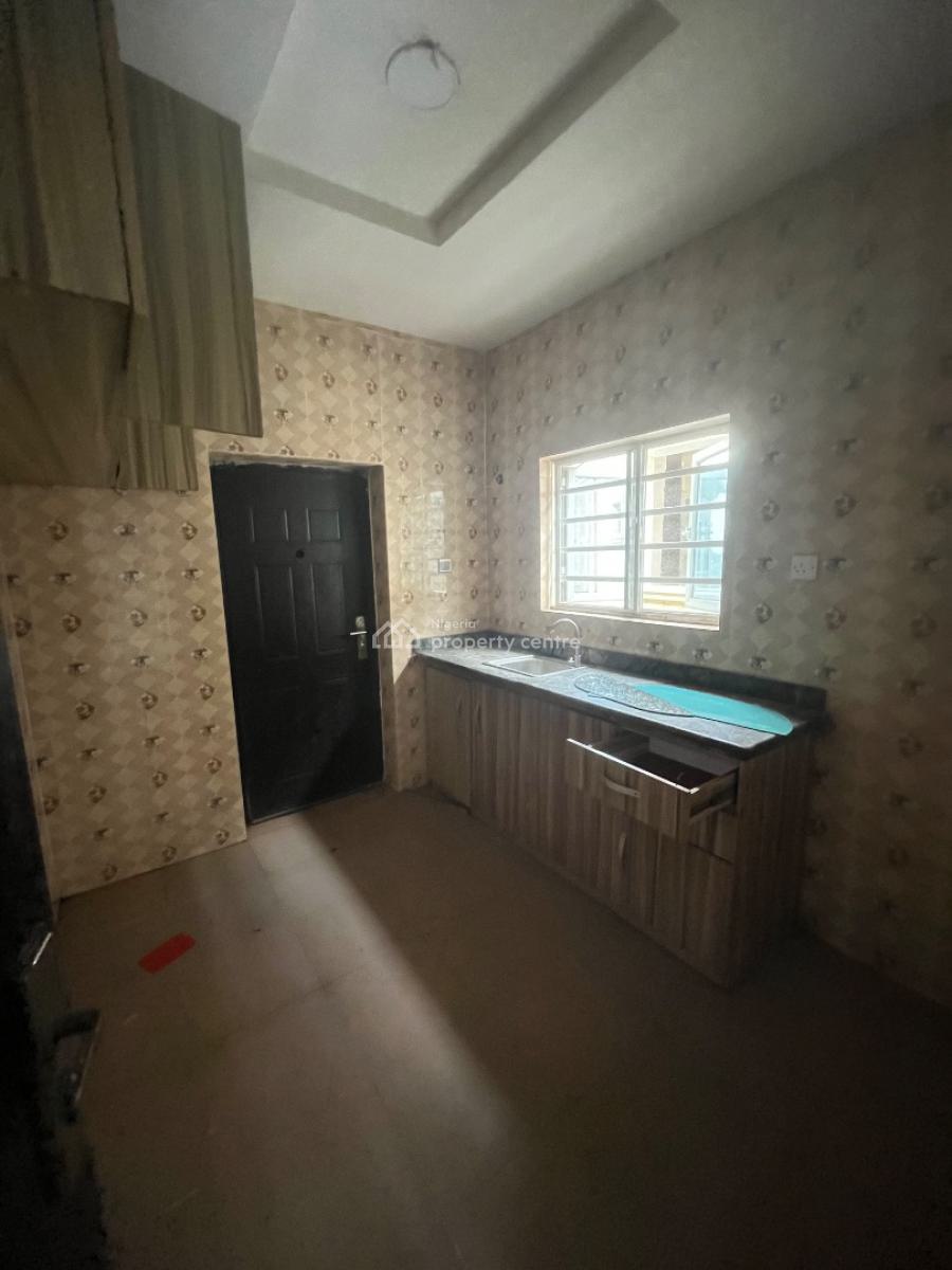 Luxury Beautiful 2bedroom Flat Upper Floor, Mobil Road Ilaje, Ajah, Lagos, Flat / Apartment for Rent
