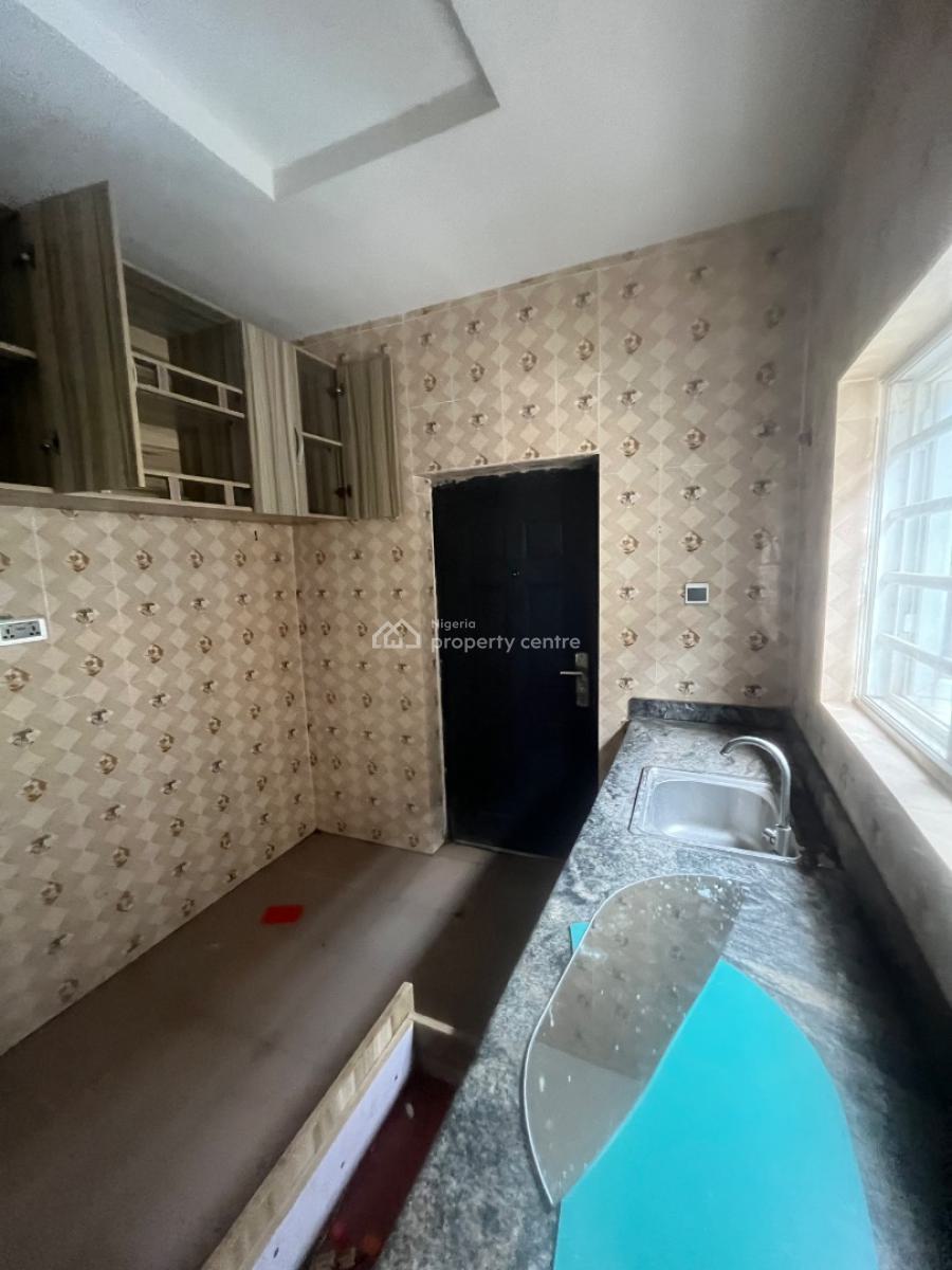 Luxury Beautiful 2bedroom Flat Upper Floor, Mobil Road Ilaje, Ajah, Lagos, Flat / Apartment for Rent