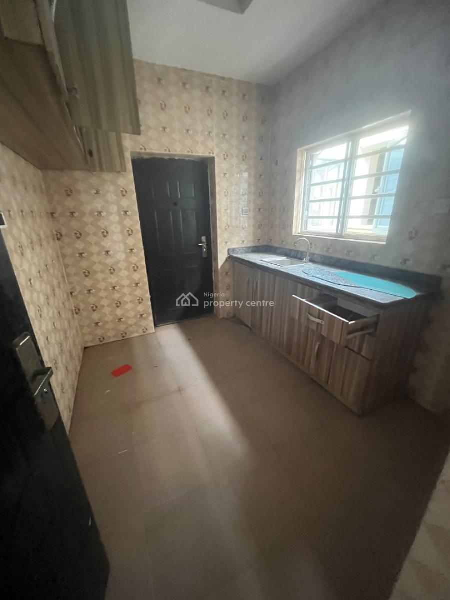 Luxury Beautiful 2bedroom Flat Upper Floor, Mobil Road Ilaje, Ajah, Lagos, Flat / Apartment for Rent