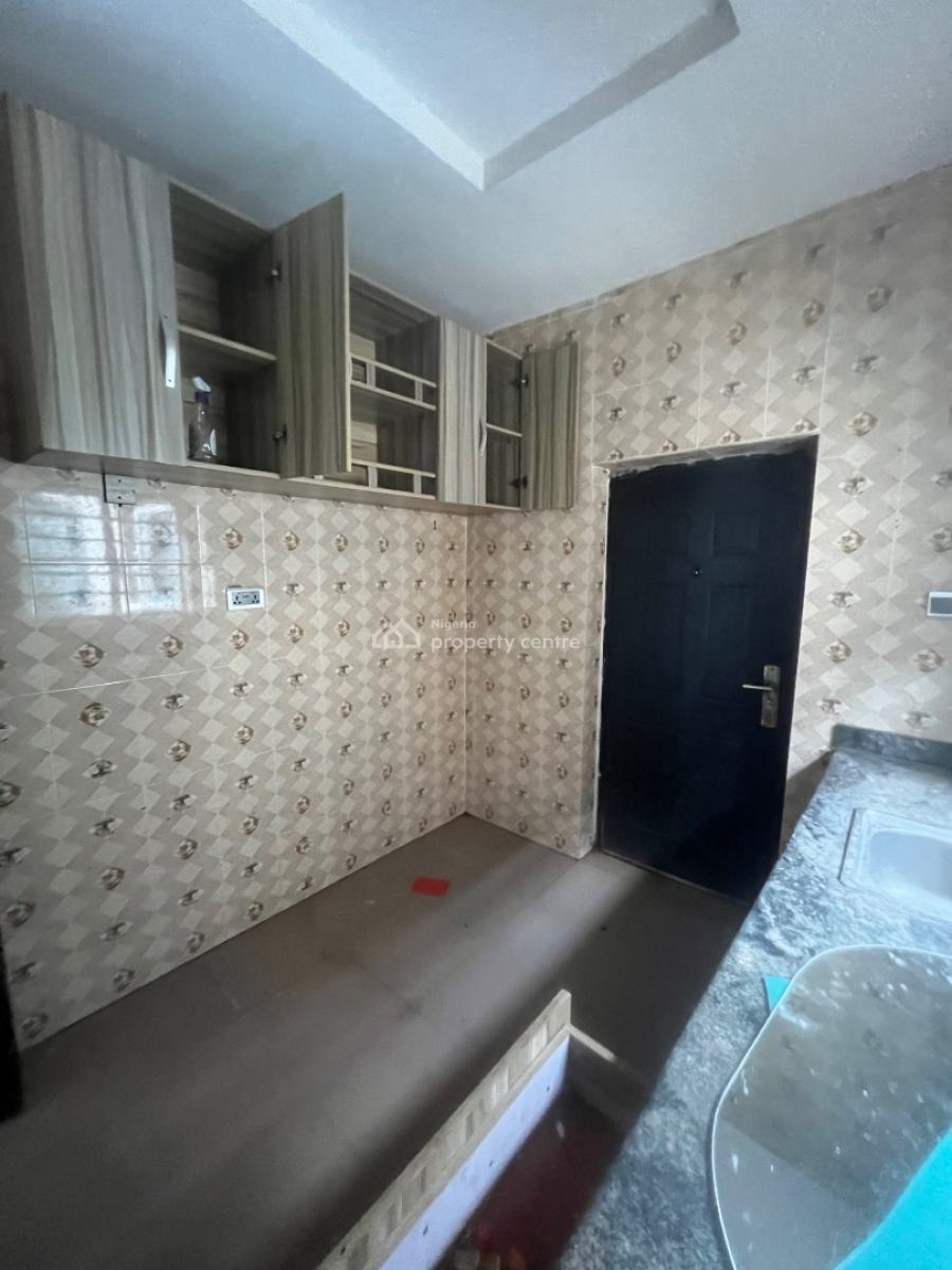 Luxury Beautiful 2bedroom Flat Upper Floor, Mobil Road Ilaje, Ajah, Lagos, Flat / Apartment for Rent