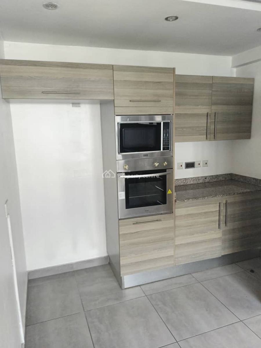 Spacious 3-bedroom Flat with Pool, Gym and Bq, Old Ikoyi, Ikoyi, Lagos, Flat / Apartment for Rent