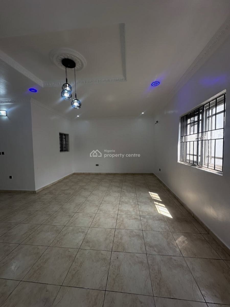 2 Bedroom Flat Upstairs, Lekki Phase 1, Lekki, Lagos, Flat / Apartment for Rent
