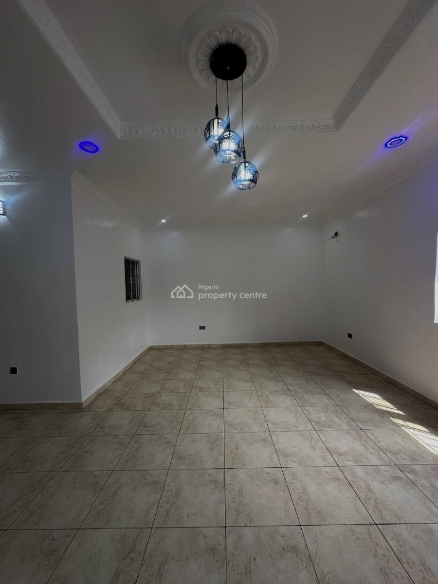 2 Bedroom Flat Upstairs, Lekki Phase 1, Lekki, Lagos, Flat / Apartment for Rent