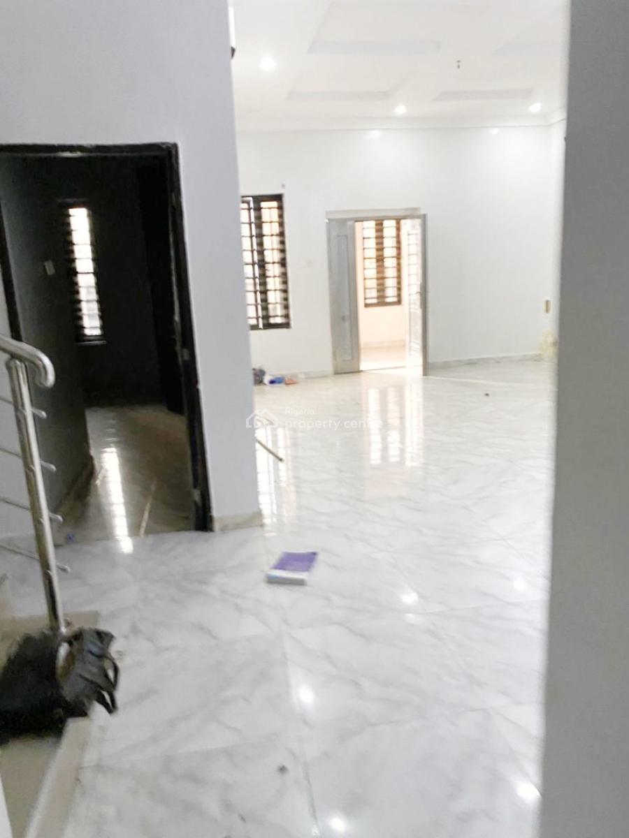 a Well Maintained Spacious 4 Semi Detached Duplex with Bq, Gra Phase 1, Magodo, Lagos, Semi-detached Duplex for Sale
