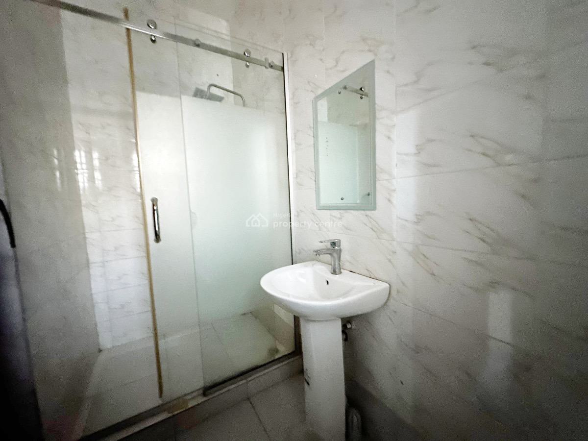 a Well Maintained Spacious 4 Semi Detached Duplex with Bq, Gra Phase 1, Magodo, Lagos, Semi-detached Duplex for Sale