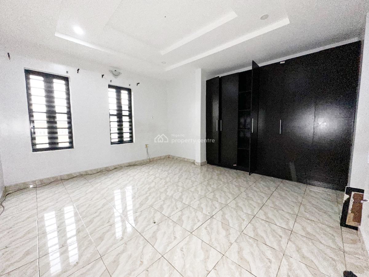 a Well Maintained Spacious 4 Semi Detached Duplex with Bq, Gra Phase 1, Magodo, Lagos, Semi-detached Duplex for Sale