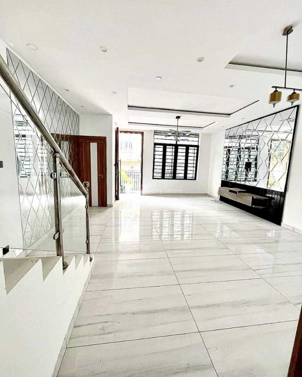 Well Maintained 4 Bedrooms Semi-detached Duplex, Lekki Phase 1, Lekki, Lagos, Semi-detached Duplex for Sale