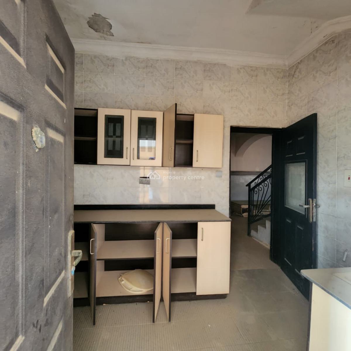 4 Bedroom Duplex with 12 Unit of Service Apartment & 16 Room Hotel, Jericho Gra, Ibadan, Oyo, Block of Flats for Sale