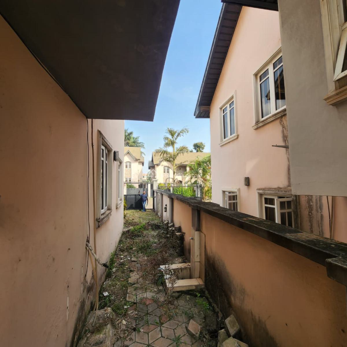 4 Bedroom Duplex with 12 Unit of Service Apartment & 16 Room Hotel, Jericho Gra, Ibadan, Oyo, Block of Flats for Sale