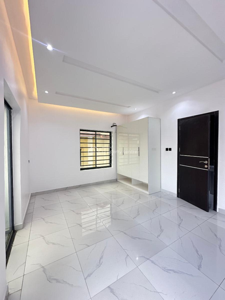 Spacious 2 Bedroom Apartment with an Elevator., Ideal for Shortlet Investment and Personal Residence, Lekki Phase 1, Lekki, Lagos, Flat / Apartment for Sale