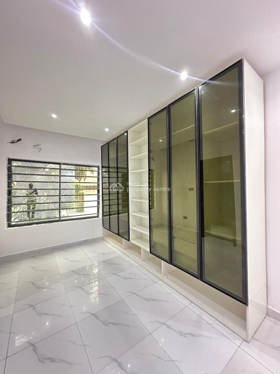 Spacious 3 Bedroom Apartment with an Elevator, Perfect for Shortlet Investment and Personal Residence, Lekki Phase 1, Lekki, Lagos, Flat / Apartment for Sale