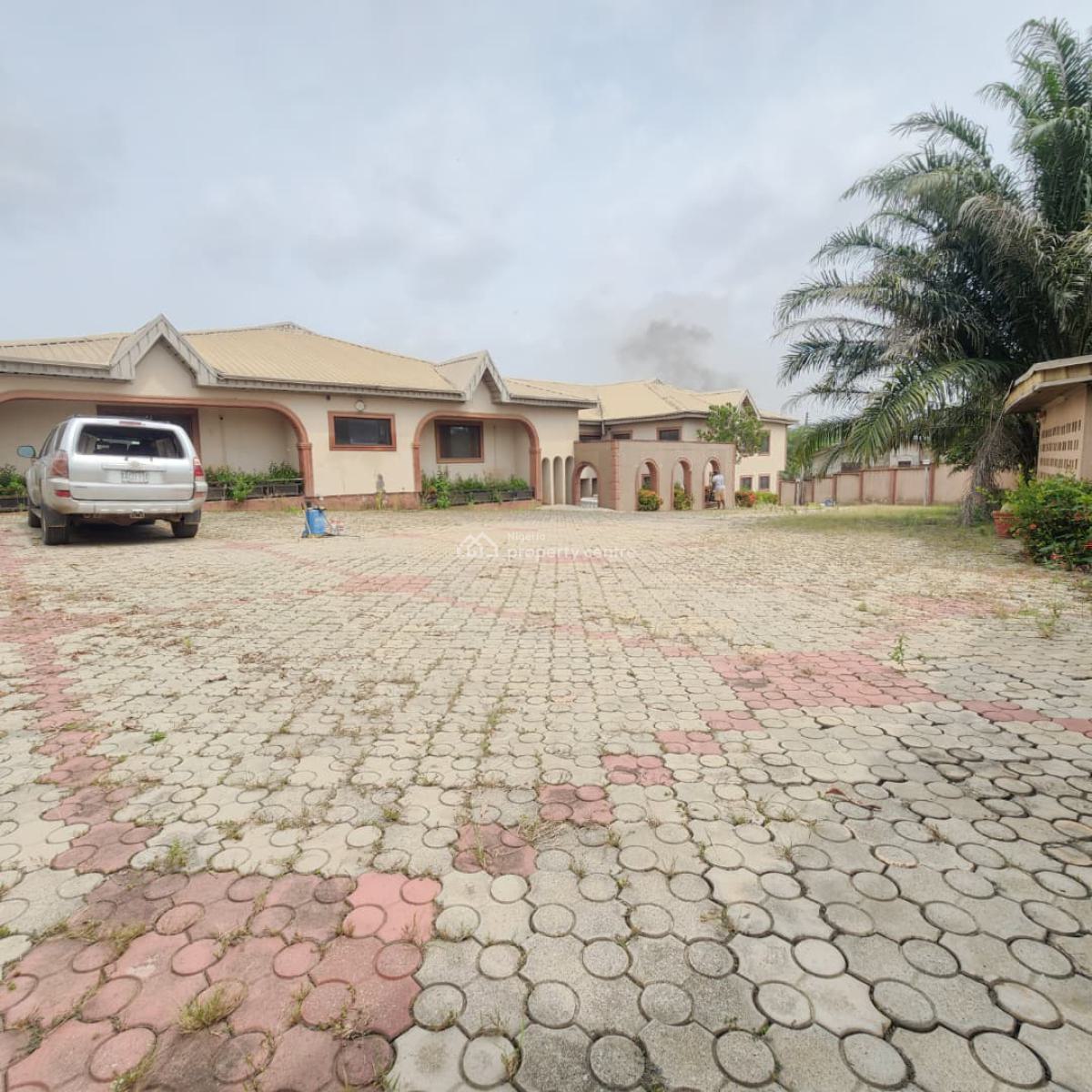 18 Bedrooms House with Swimming Pool, Ajoke Estate Jericho, Ibadan, Oyo, Detached Bungalow for Sale